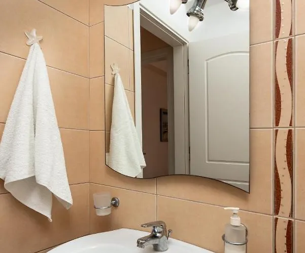 Elianna Lefkada Tsoukaládhes